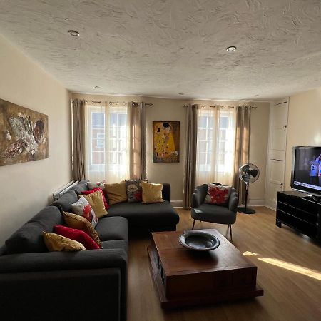 Stay In Yeovil Town Centre, Large 2 Bd Apt With Parking, Sleeps 4 Zewnętrze zdjęcie