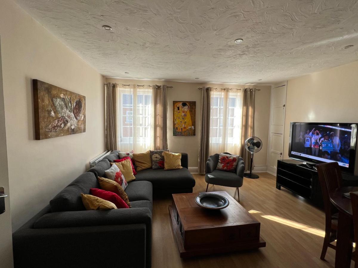 Stay In Yeovil Town Centre, Large 2 Bd Apt With Parking, Sleeps 4 Zewnętrze zdjęcie
