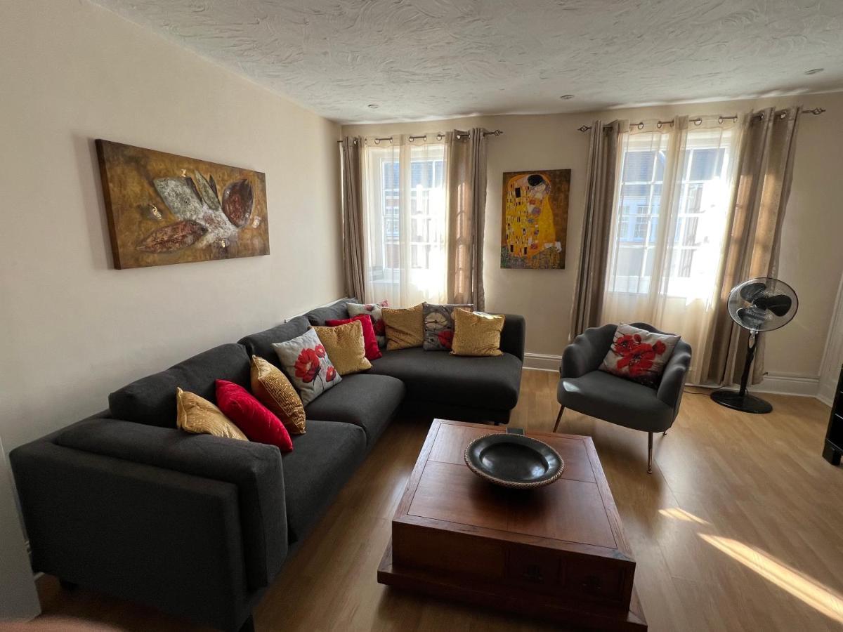 Stay In Yeovil Town Centre, Large 2 Bd Apt With Parking, Sleeps 4 Zewnętrze zdjęcie