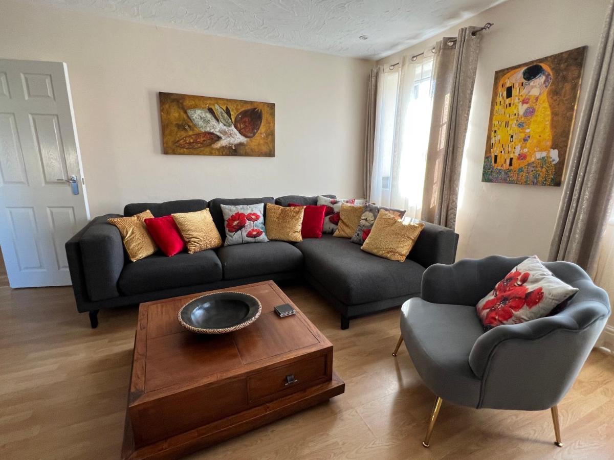 Stay In Yeovil Town Centre, Large 2 Bd Apt With Parking, Sleeps 4 Zewnętrze zdjęcie