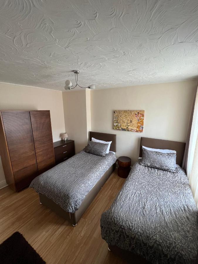 Stay In Yeovil Town Centre, Large 2 Bd Apt With Parking, Sleeps 4 Zewnętrze zdjęcie