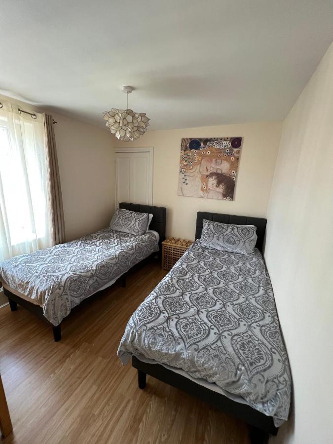 Stay In Yeovil Town Centre, Large 2 Bd Apt With Parking, Sleeps 4 Zewnętrze zdjęcie