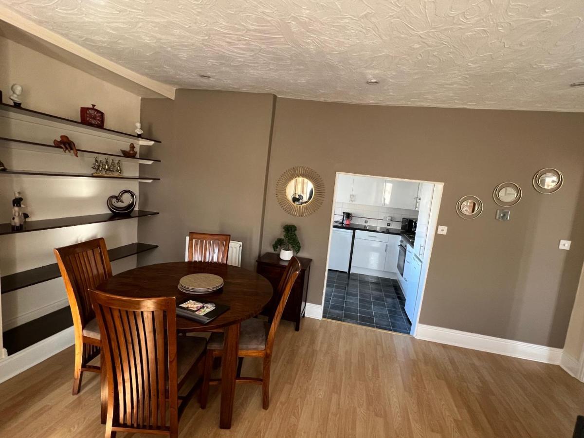 Stay In Yeovil Town Centre, Large 2 Bd Apt With Parking, Sleeps 4 Zewnętrze zdjęcie