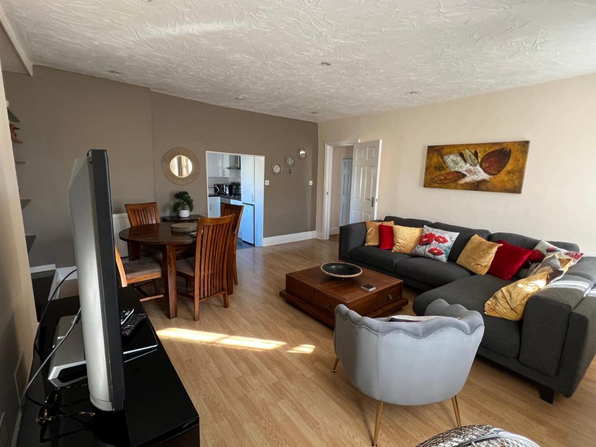 Stay In Yeovil Town Centre, Large 2 Bd Apt With Parking, Sleeps 4 Zewnętrze zdjęcie