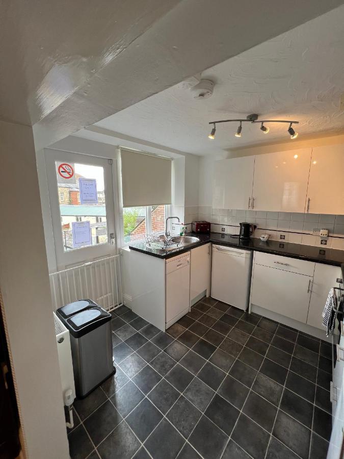 Stay In Yeovil Town Centre, Large 2 Bd Apt With Parking, Sleeps 4 Zewnętrze zdjęcie
