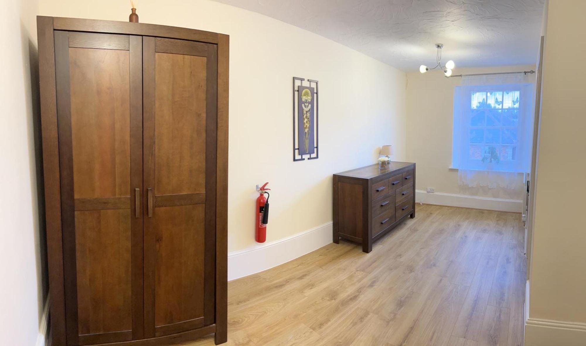 Stay In Yeovil Town Centre, Large 2 Bd Apt With Parking, Sleeps 4 Zewnętrze zdjęcie