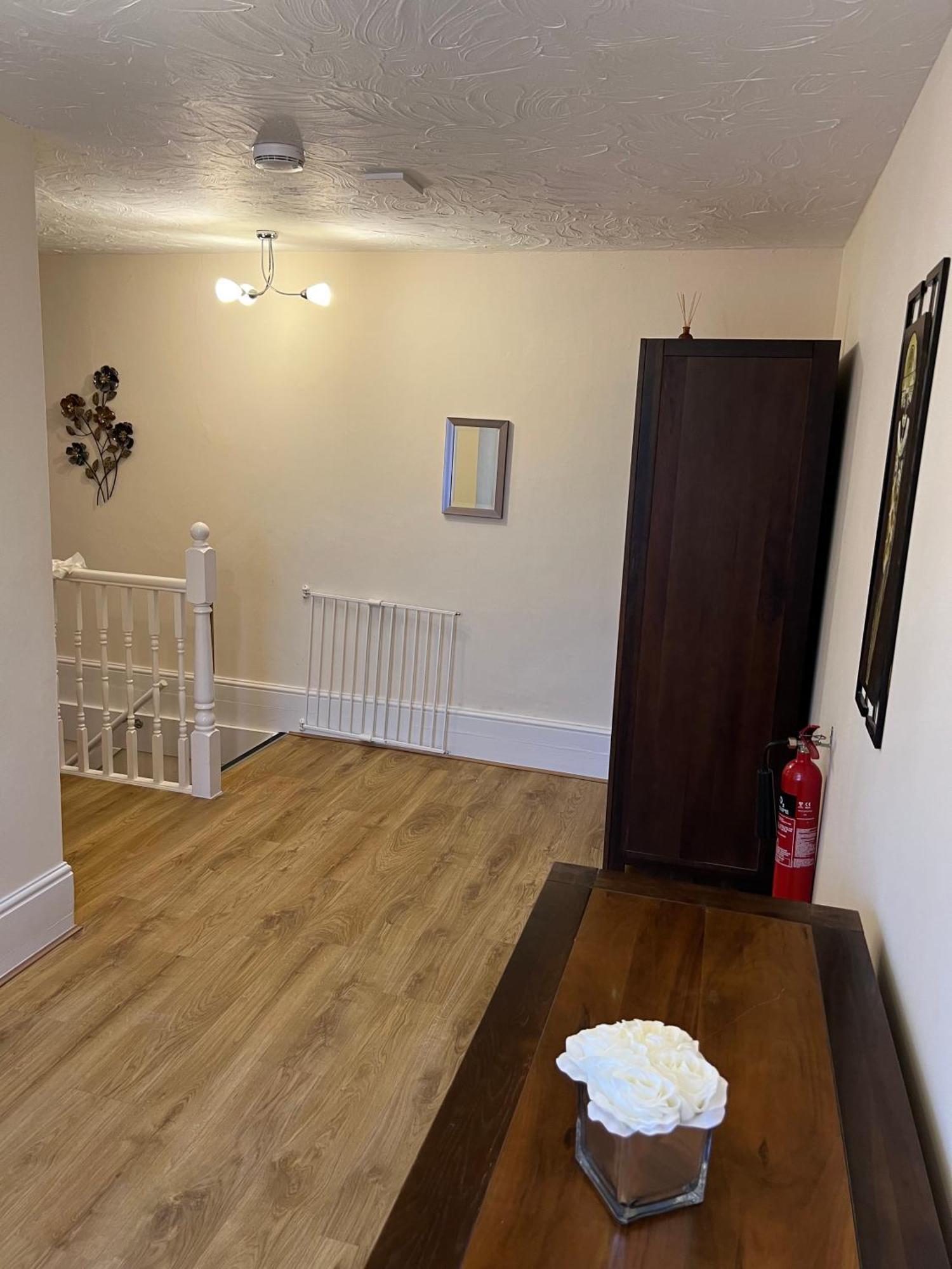Stay In Yeovil Town Centre, Large 2 Bd Apt With Parking, Sleeps 4 Zewnętrze zdjęcie