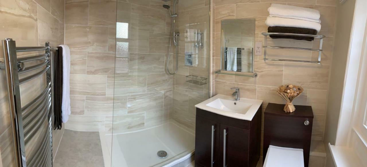 Stay In Yeovil Town Centre, Large 2 Bd Apt With Parking, Sleeps 4 Zewnętrze zdjęcie